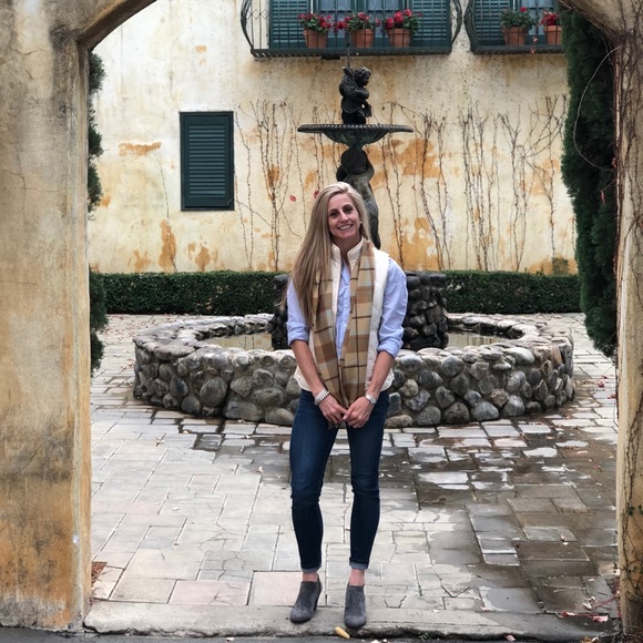 Meet your Posher, Michele - Picture 1 of 1